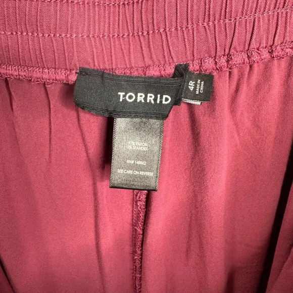 Torrid Relaxed Fit Jogger Stretch Challis Mid-Rise Cargo Pocket Pant - Picture 6 of 10